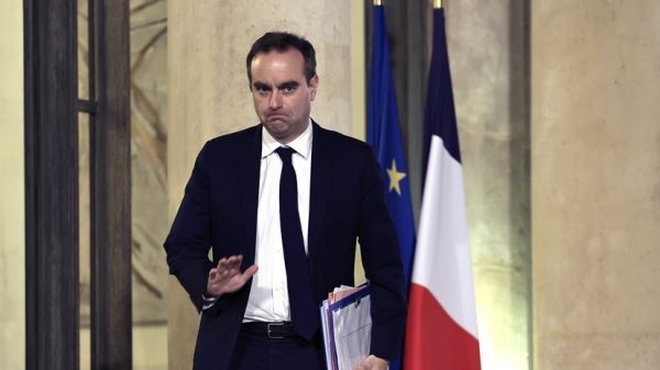 Глава Минобороны Франции заявил о планах удвоить производство военной техники к концу года