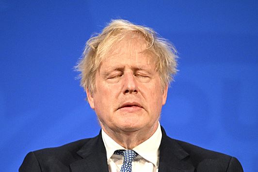 Как экс-премьер Британии Борис Джонсон стал "лжецом" и почему его упрекают "в отсутствии стыда" по "патигейту"