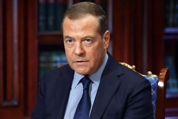 Медведев: Россию разорвали бы на куски без превосходства в стратегическом ядерном оружии 