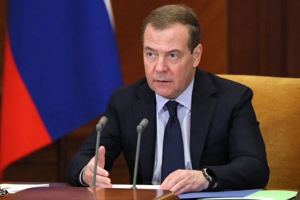 Медведев заявил, что нельзя церемониться с США после падения их дрона в Черное море 