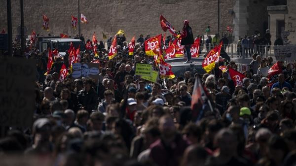 МВД Франции: число участников протестов против пенсионной реформы достигло 740 тысяч