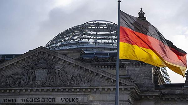 Politico сообщила о конфликте между Германией и Францией из-за автомобилей и ядерной энергетики
