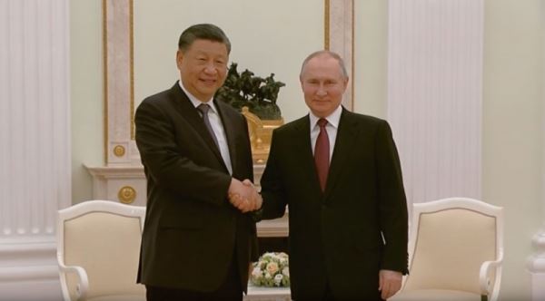 Владимир Путин поздравил Си Цзиньпина с переизбранием на пост председателя КНР