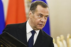 Медведев захотел взбодрить директоров заводов ОПК телеграммами Сталина