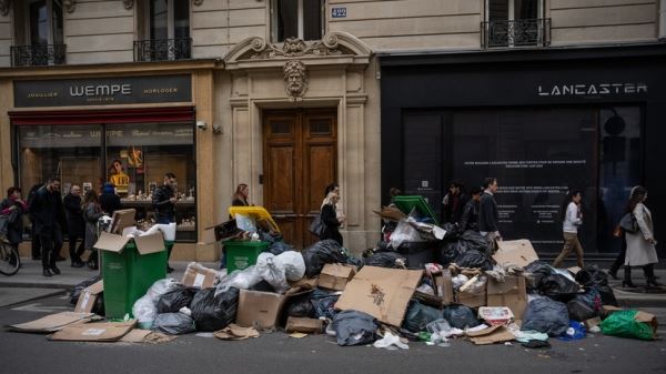 Мусорщики Парижа приостановят забастовку 29 марта