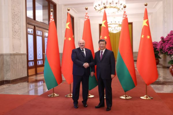 Си Цзиньпин выступил за укрепление отношений с Минском