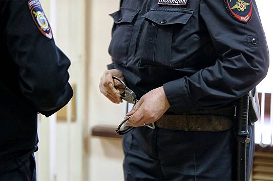 Заказавшего из Британии канистру наркотического коктейля россиянина арестовали
